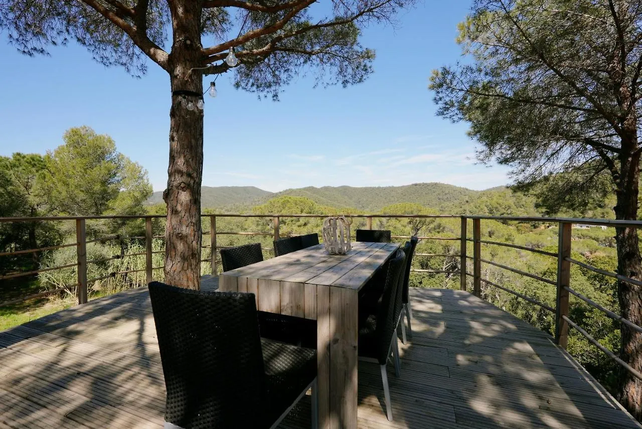 Дом отдыха Villa Treehouse By Alvent Holidays Калонже
